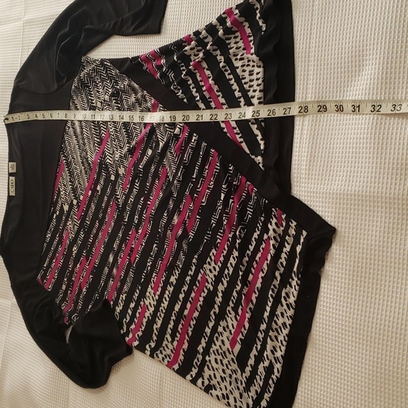 Maurices. Black, Fushia & White Silky Soft Top. Unique Hemline. Size M - Picture 5 of 10